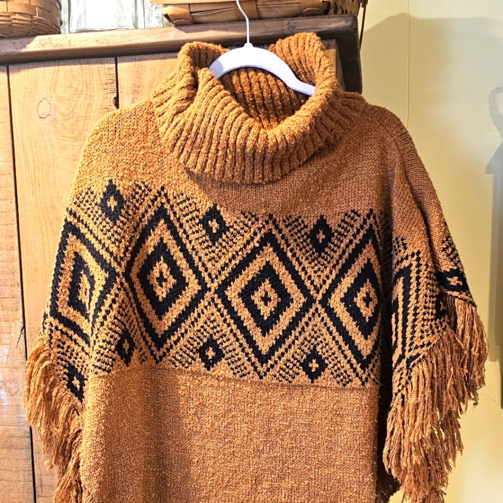 SUPER CUTE NWOT Poncho